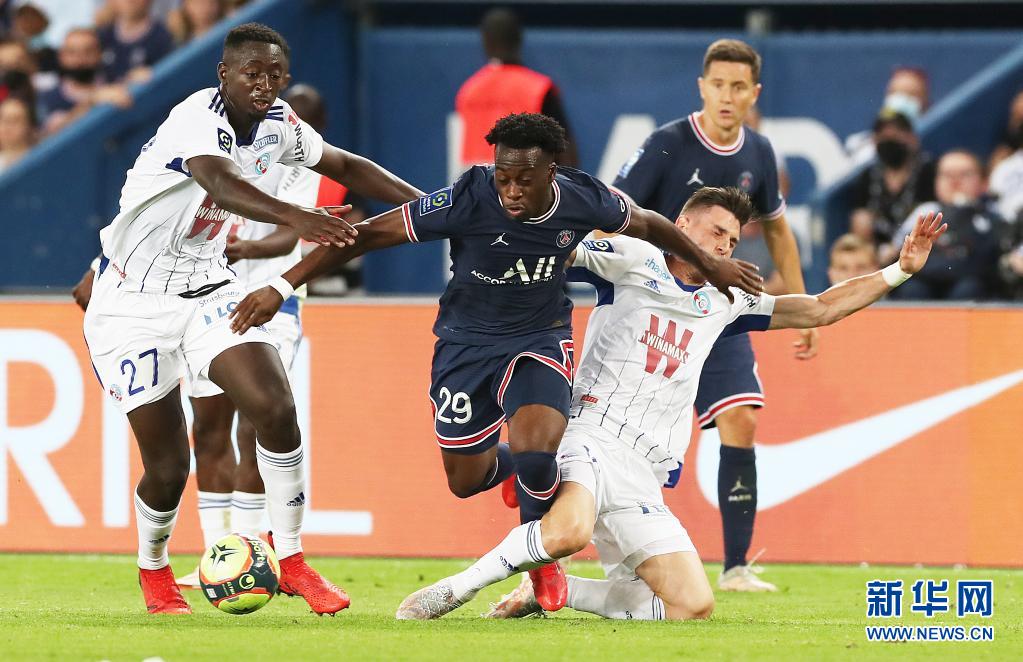 尼斯胜斯特拉斯堡,豪取三分 尼斯胜斯特拉斯堡,豪取三分