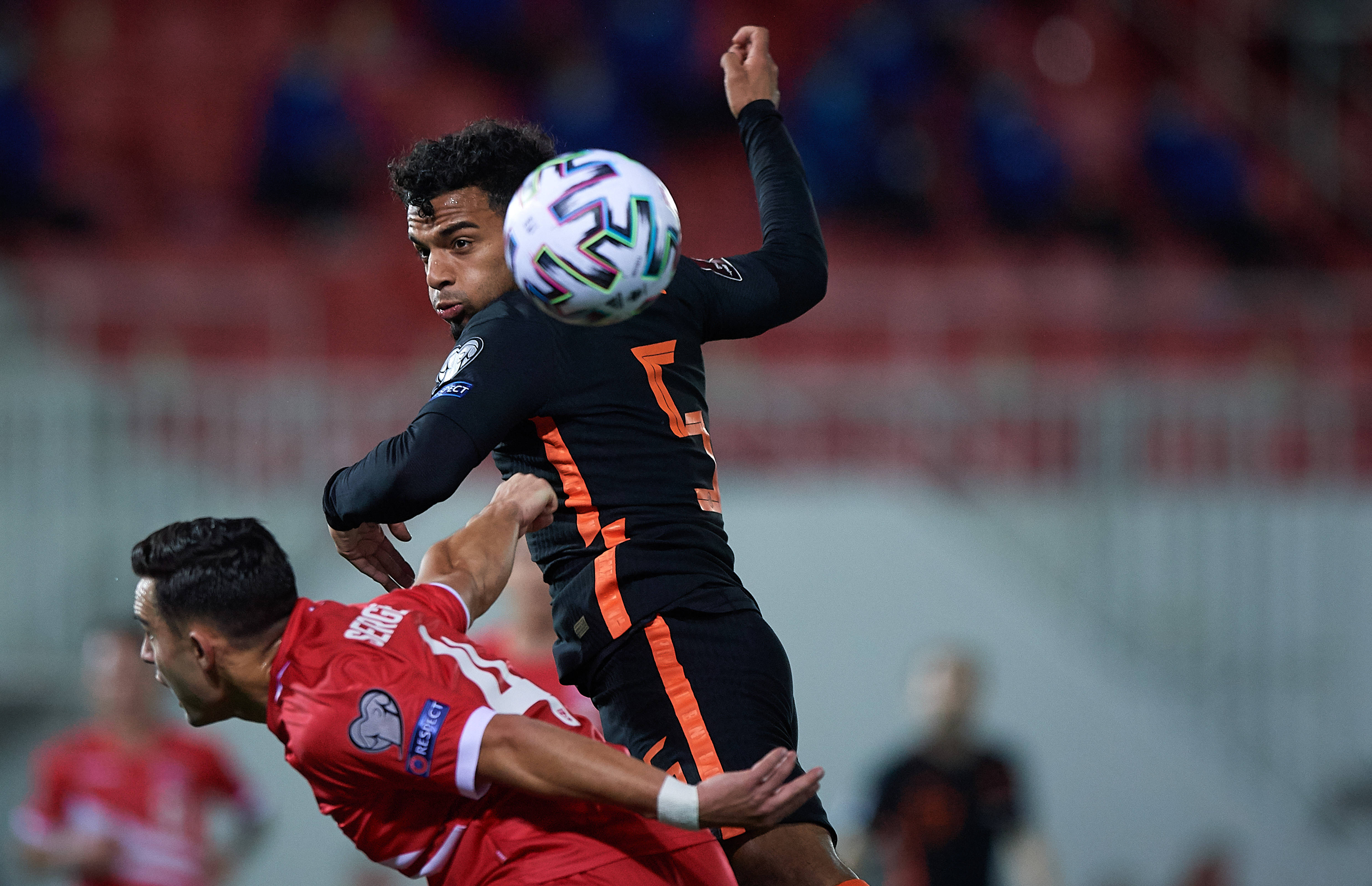 荷兰队备战欧预赛对决 荷兰队备战欧预赛对决