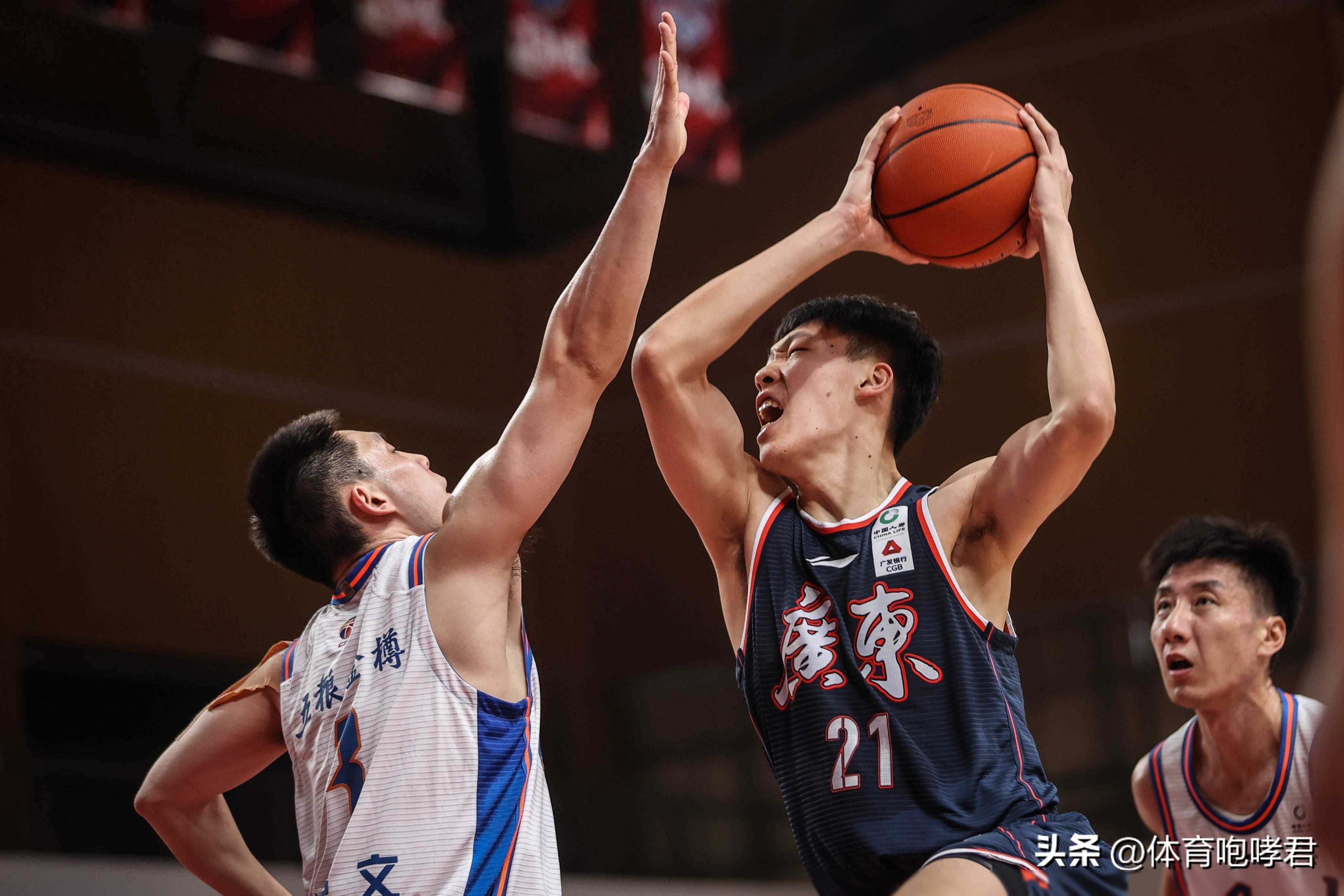 广东男篮球员士气高昂,全队积极备战下场比赛 广东男篮球员士气高昂,全队积极备战下场比赛