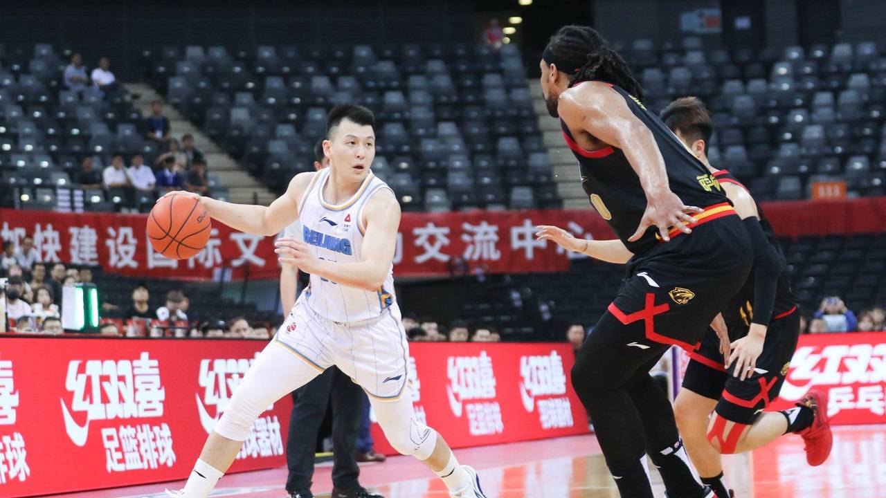 吉林男篮爆发火爆，赢得喝彩