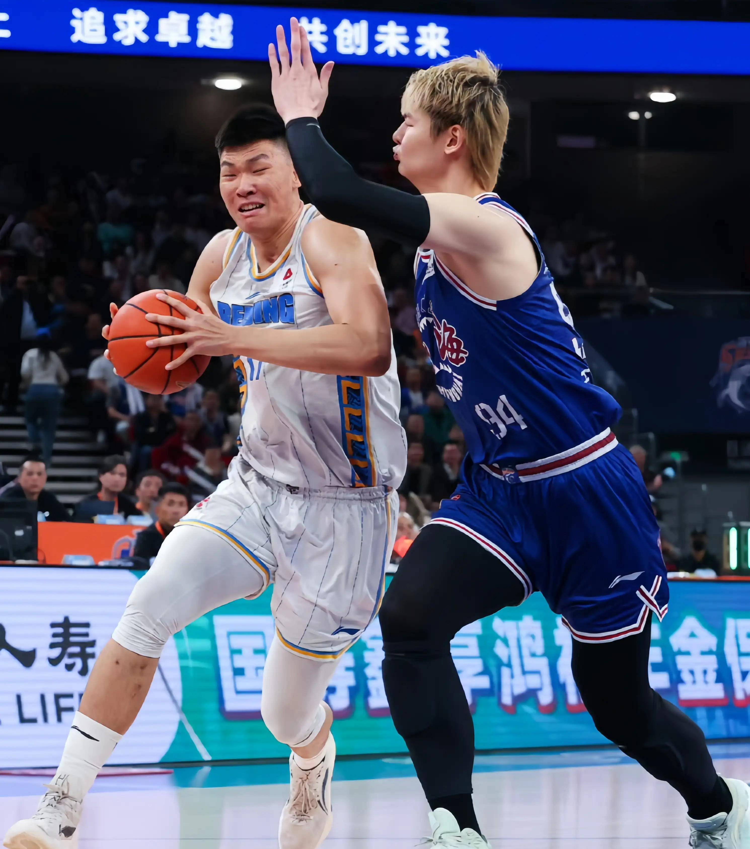 顶尖球员集中亮相,比赛精彩纷呈 顶尖球员集中亮相,比赛精彩纷呈