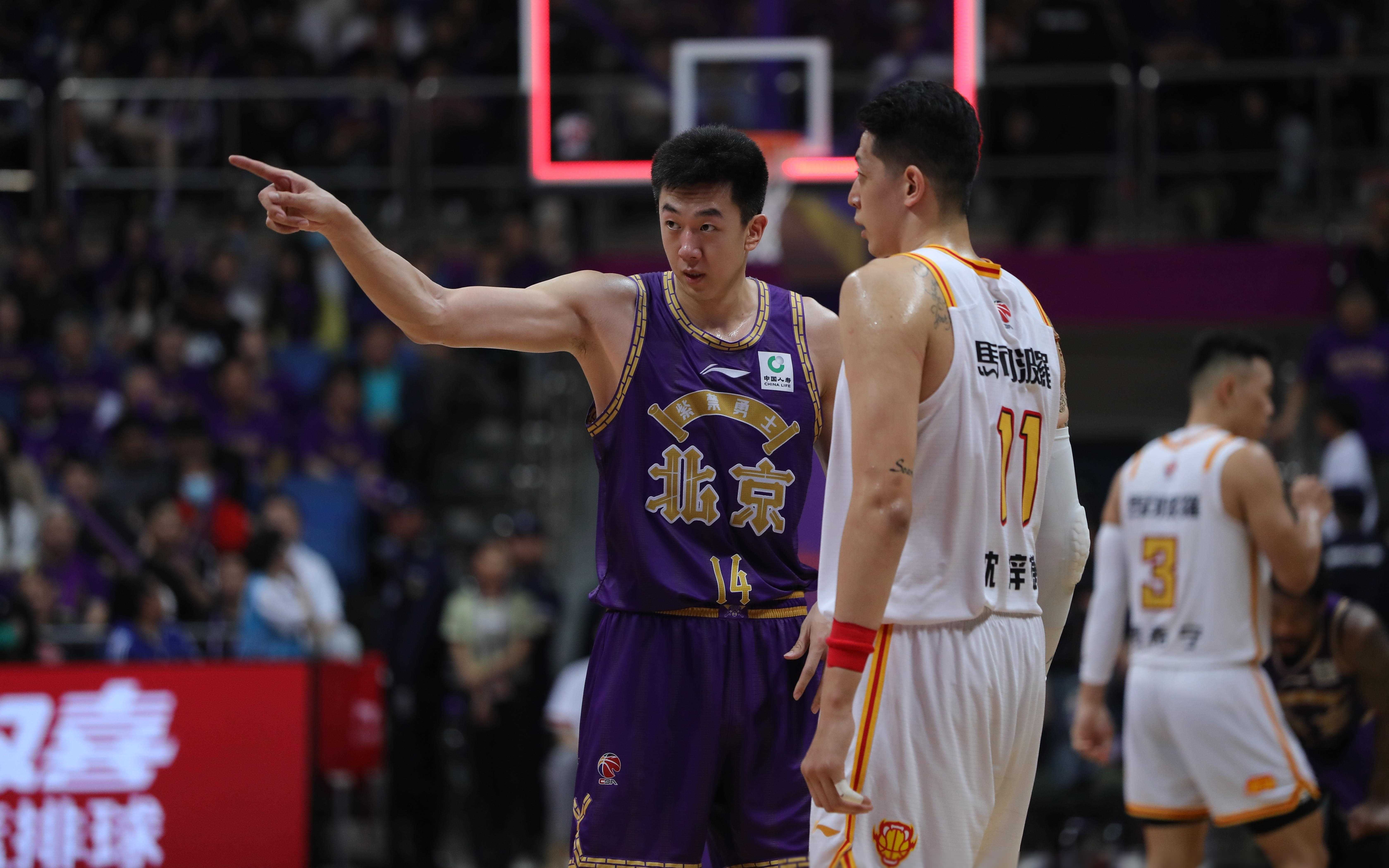 深圳男篮外援表现出色,助球队取得胜利 深圳男篮外援表现出色,助球队取得胜利