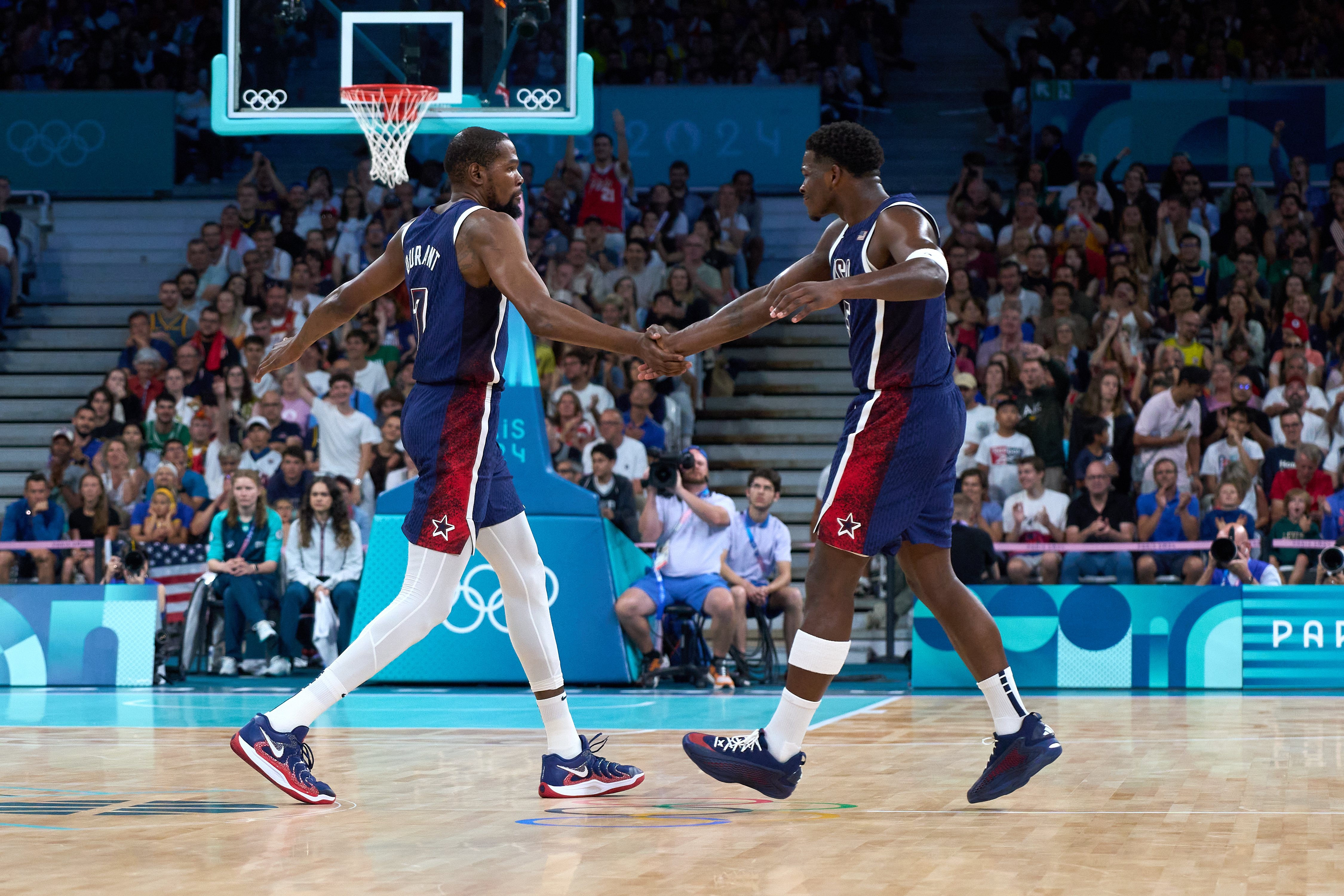 美洲篮球赛场上展现激烈对抗,赛事精彩纷呈 美洲篮球赛场上展现激烈对抗,赛事精彩纷呈