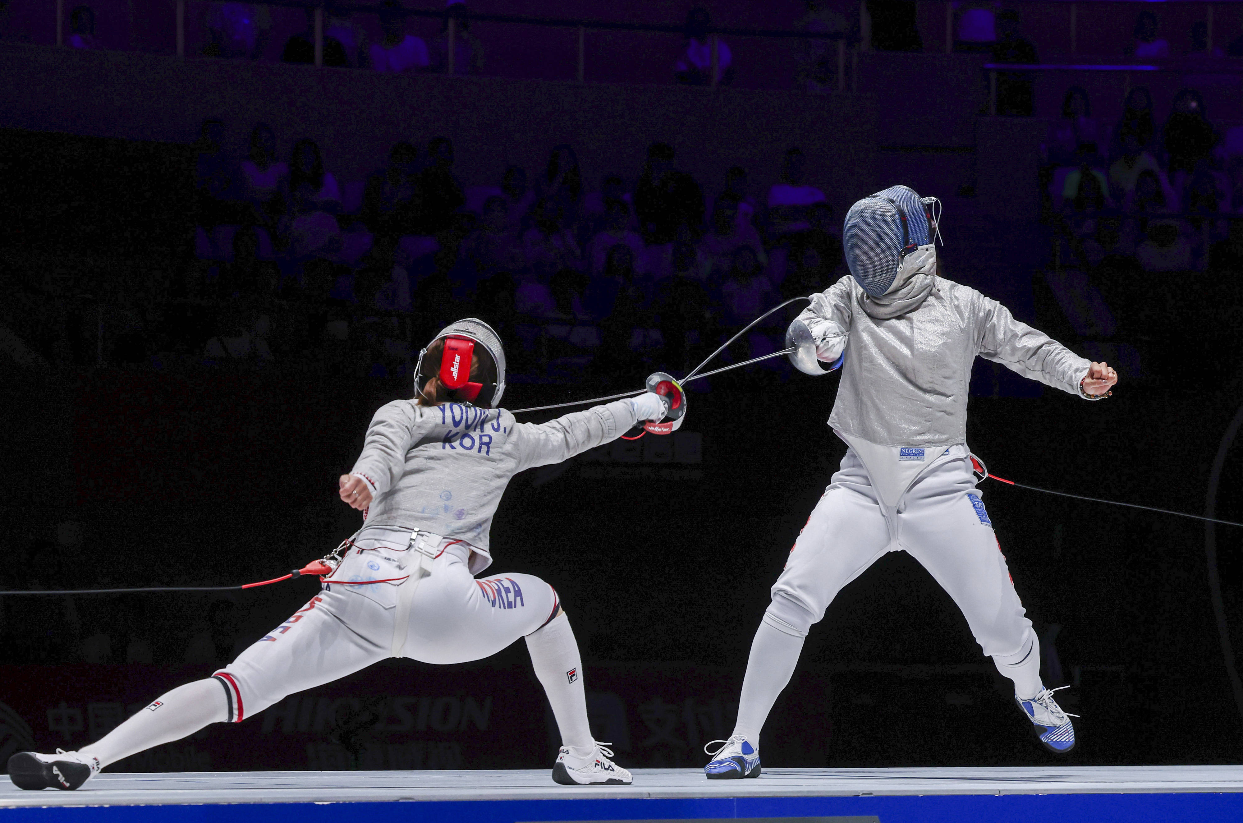 星空体育-技压群雄！击剑比赛选手傲视群雄