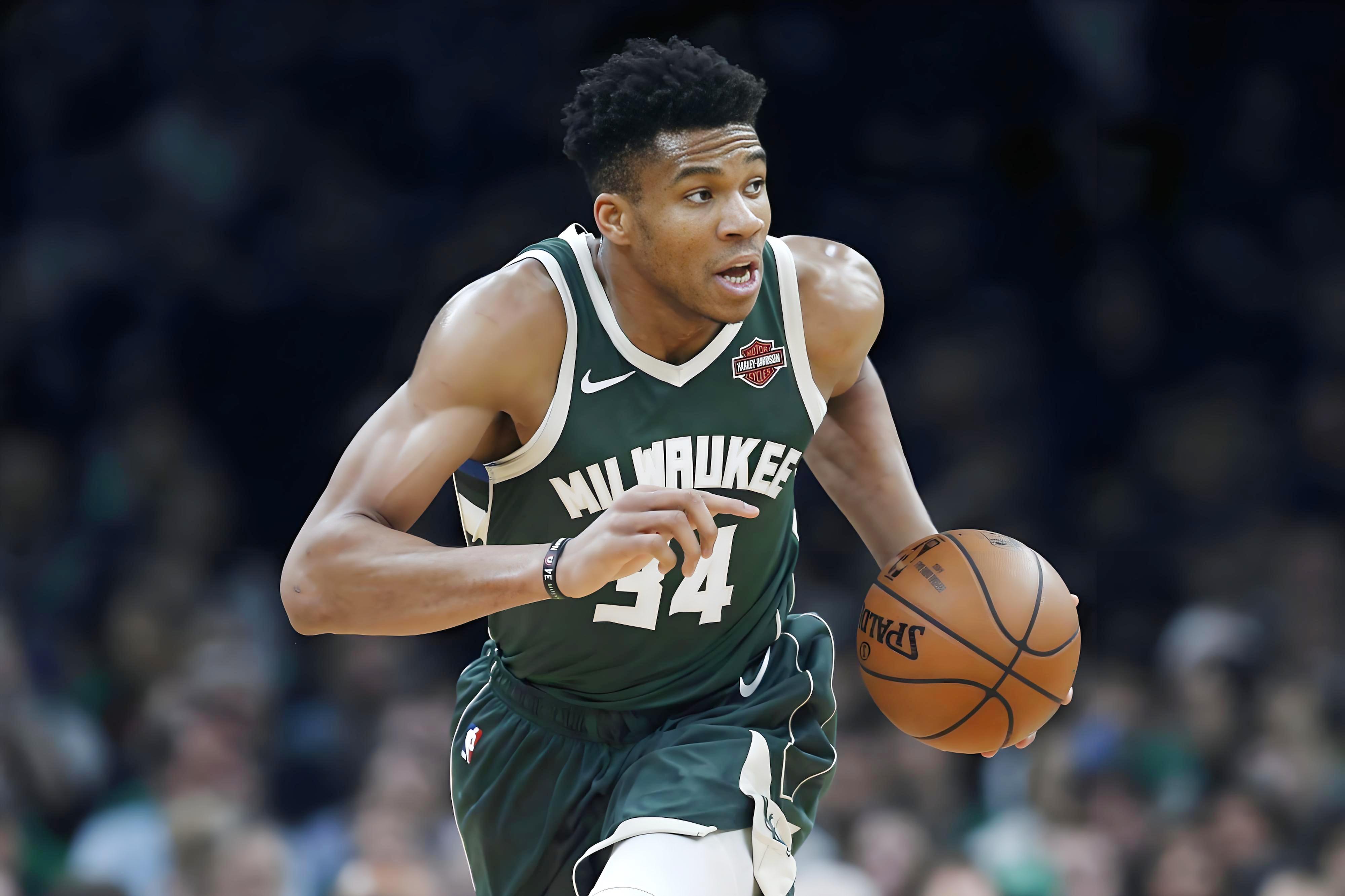 星空体育-雄鹿队员互相鼓励，团结一心向胜利发起冲刺