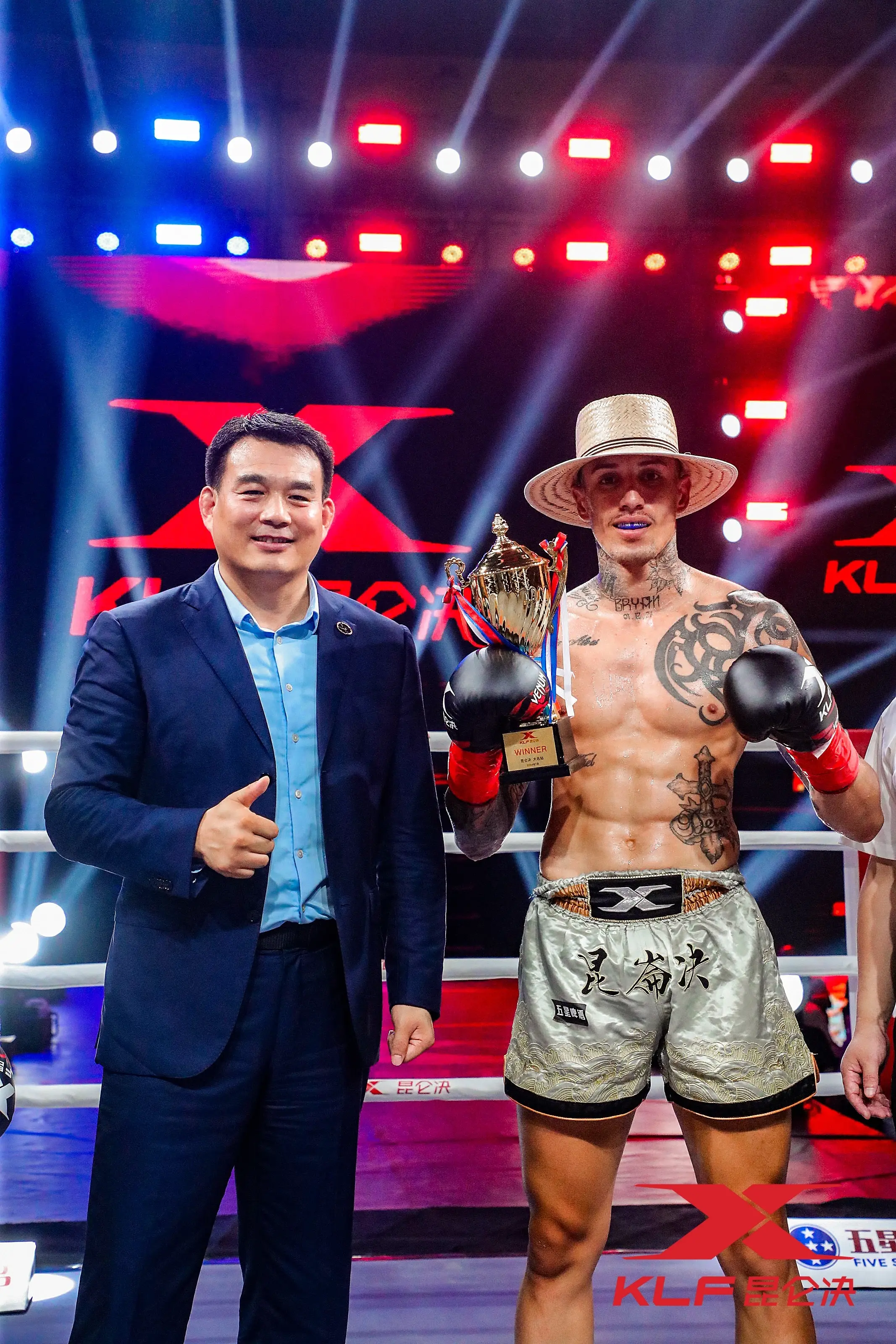 阿尔维斯在周日比赛中打入关键球 阿尔维斯在周日比赛中打入关键球