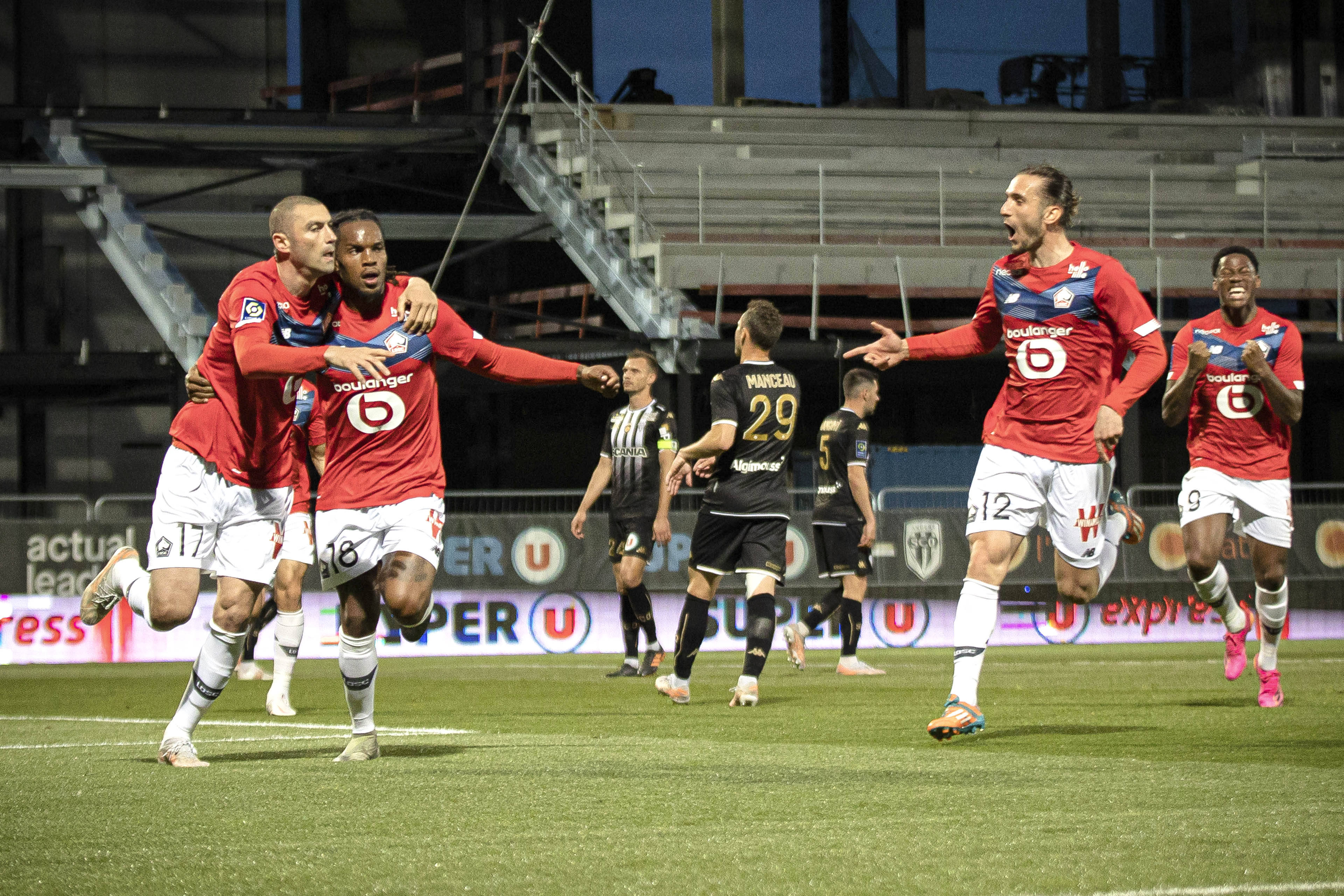 勒沃库森逼平塞维利亚,欧联杯客场防守稳固 勒沃库森逼平塞维利亚,欧联杯客场防守稳固