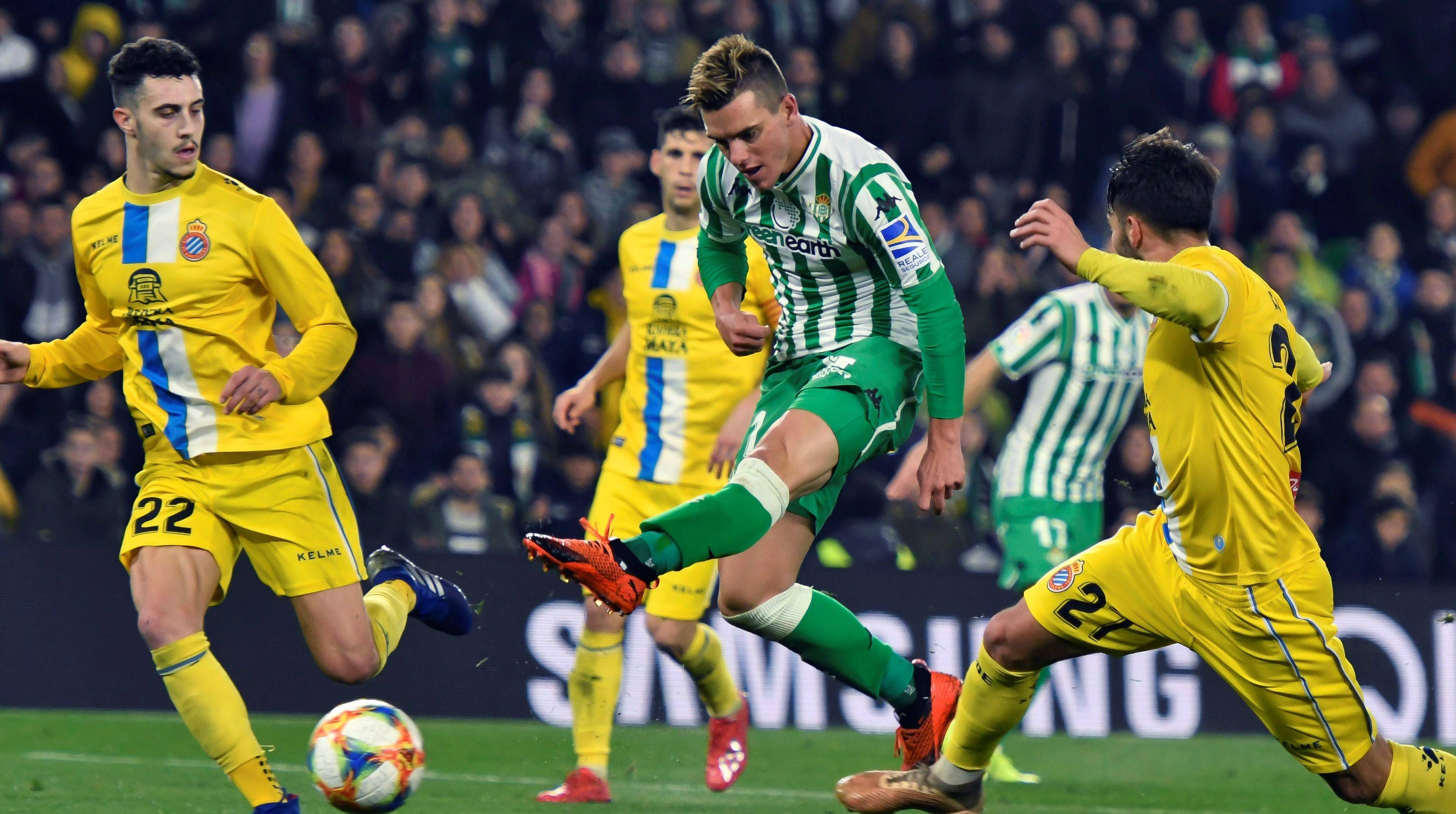 星空体育-巴伦西亚主场大胜皇家社会保持不败