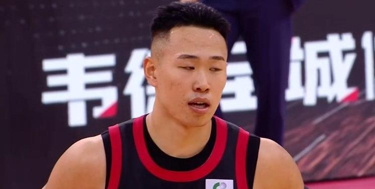 激烈对抗!两支劲旅将在球场上展开争夺 激烈对抗!两支劲旅将在球场上展开争夺