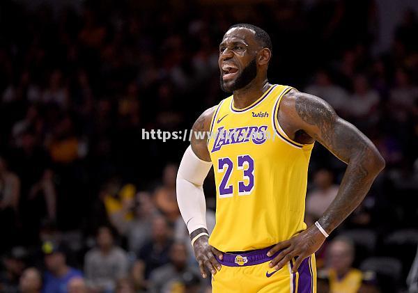 勒布朗-詹姆斯蝉联NBA最有价值球员!再次展现巅峰实力 勒布朗-詹姆斯蝉联NBA最有价值球员!再次展现巅峰实力