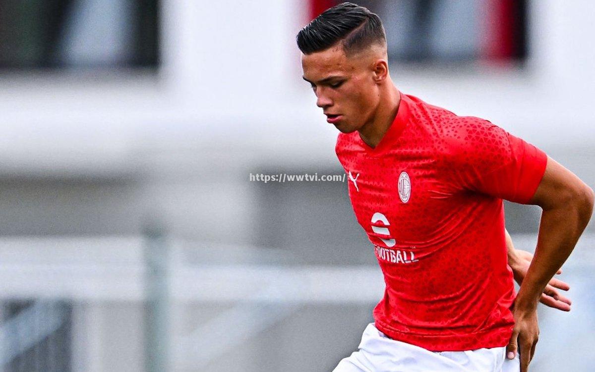 AC米兰历史五大传奇后卫,探寻他们的辉煌足迹 AC米兰历史五大传奇后卫,探寻他们的辉煌足迹