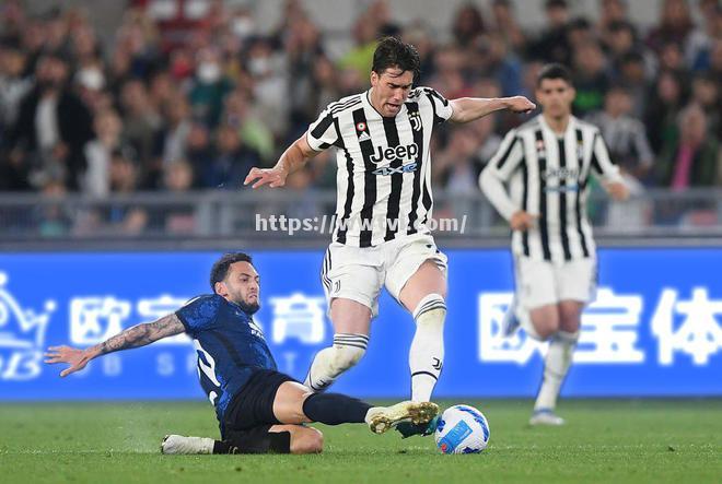 AC米兰宣布签下尤文图斯前锋强强联手冲击意甲冠军 AC米兰宣布签下尤文图斯前锋强强联手冲击意甲冠军