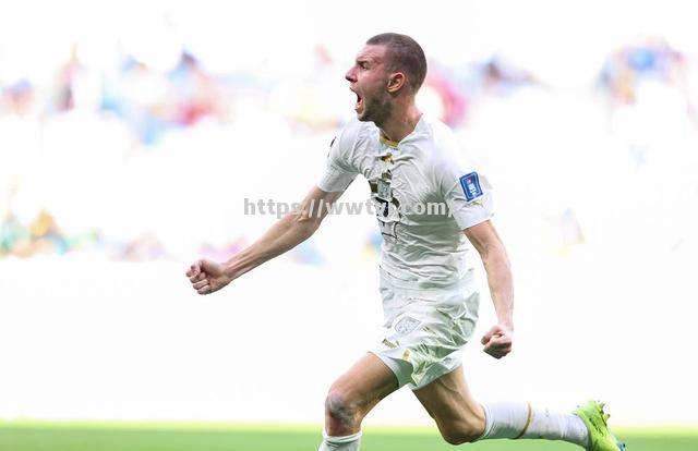 AC米兰后卫线面临伤病困扰,主力球员逐渐恢复状态 AC米兰后卫线面临伤病困扰,主力球员逐渐恢复状态