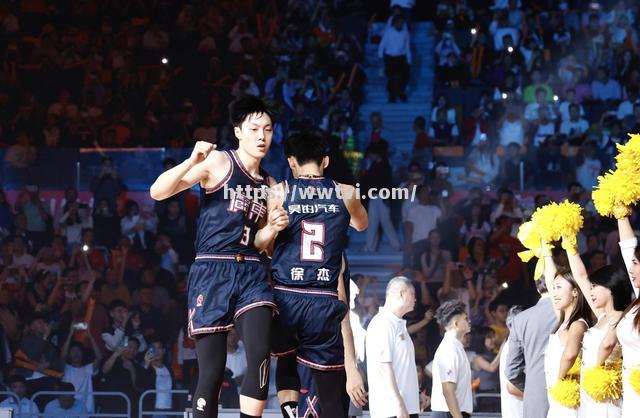 CBA新赛季开幕,广东宏远首战取胜迎开门红 CBA新赛季开幕,广东宏远首战取胜迎开门红