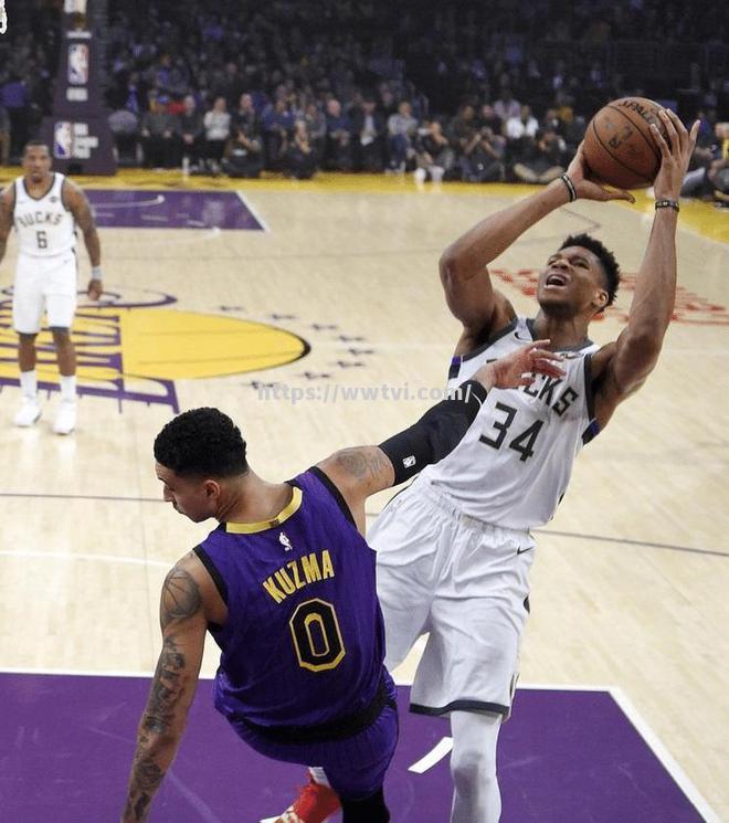 勇士队遭遇魔术队逆转,失去领先地位 勇士队遭遇魔术队逆转,失去领先地位