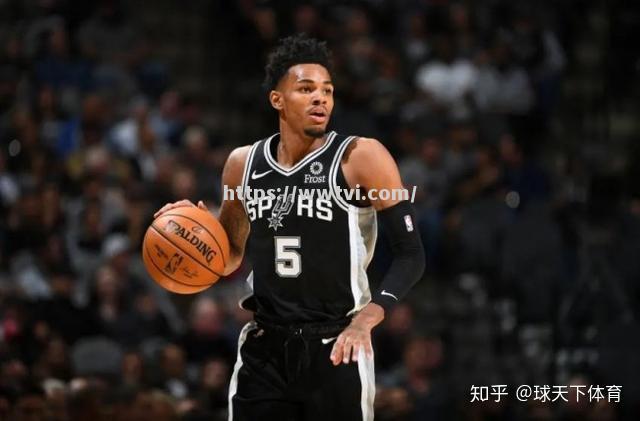 马刺队新后卫表现抢眼,球队实力提升 马刺队新后卫表现抢眼,球队实力提升