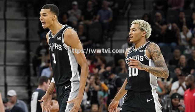 马刺队新后卫表现抢眼,球队实力提升 马刺队新后卫表现抢眼,球队实力提升