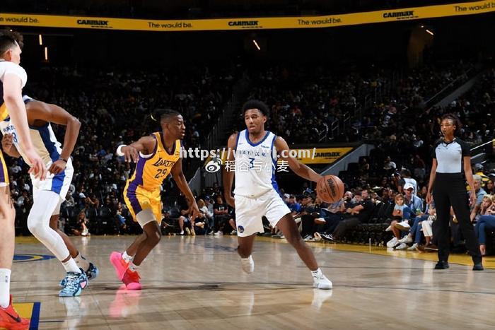 勇士大胜骑士,后场表现抢眼赢得比赛 勇士大胜骑士,后场表现抢眼赢得比赛