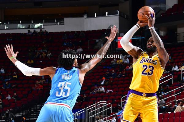 火箭击败湖人,詹姆斯表现神勇 火箭击败湖人,詹姆斯表现神勇