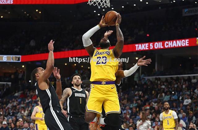 火箭击败湖人,詹姆斯表现神勇 火箭击败湖人,詹姆斯表现神勇