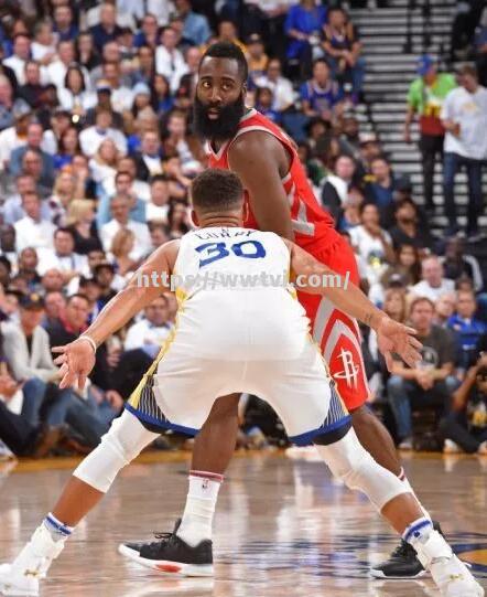 勇士大胜火箭,保持西部榜首位置 勇士大胜火箭,保持西部榜首位置