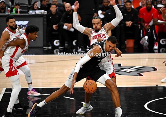 火箭惨败爵士,遭遇两连败 火箭惨败爵士,遭遇两连败