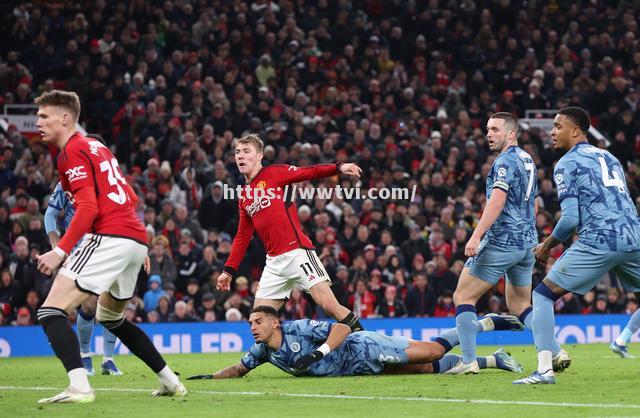 曼联逆转维拉,取得主场胜利 曼联逆转维拉,取得主场胜利