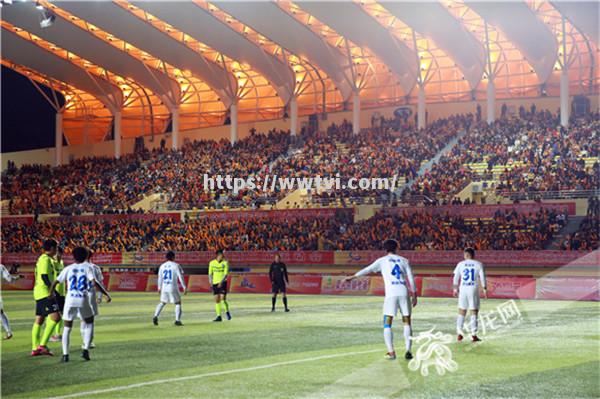 足球比赛集中火力掀起一轮激烈较量 足球比赛集中火力掀起一轮激烈较量