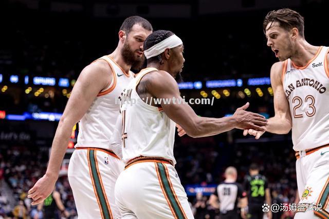 马其顿国家队在场上展现出出色的团队配合 马其顿国家队在场上展现出出色的团队配合