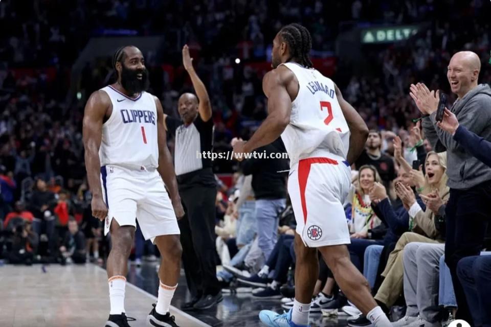 快船遭76人逆转失利,苦吞连败 快船遭76人逆转失利,苦吞连败