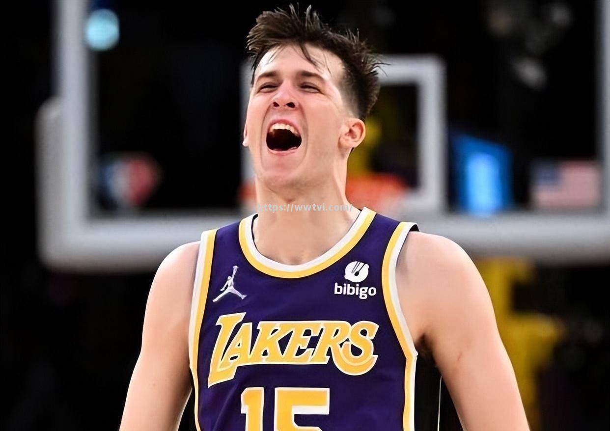 球迷热议最新赛事结果,球员表现备受瞩目 球迷热议最新赛事结果,球员表现备受瞩目