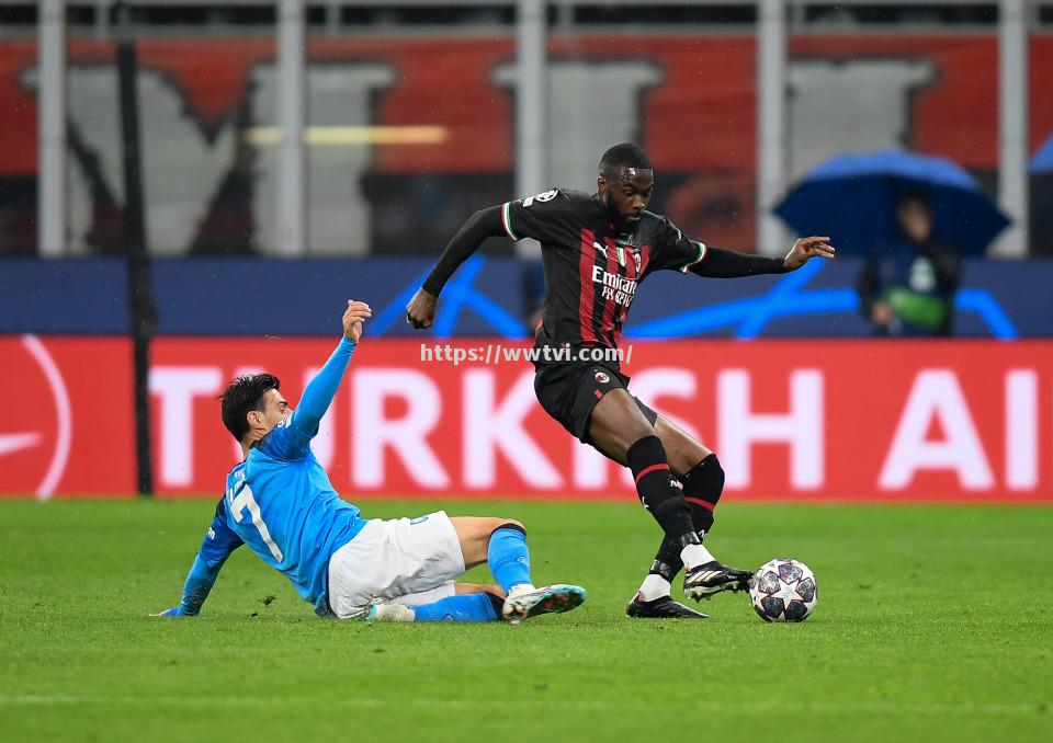 那不勒斯力克AC米兰,豪取三分 那不勒斯力克AC米兰,豪取三分