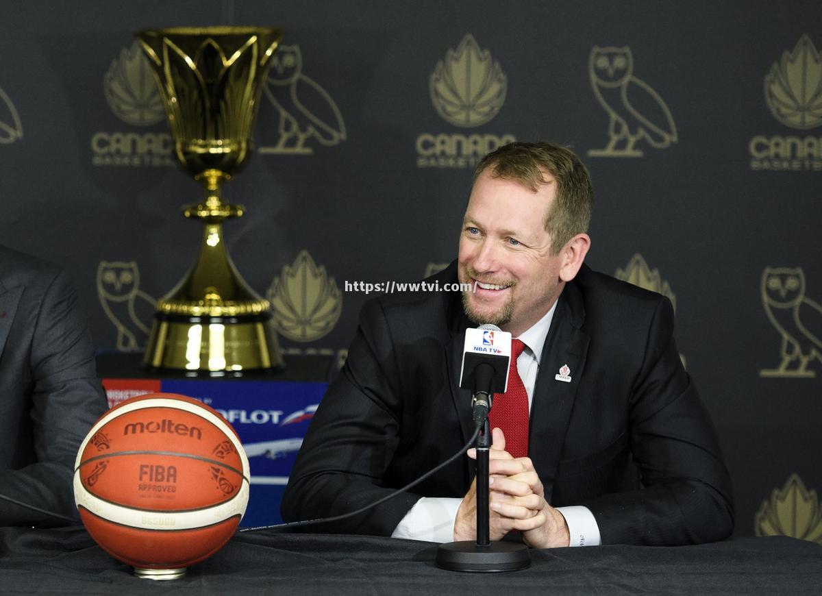 加拿大队主教练带领球队获得美洲锦标赛亚军 加拿大队主教练带领球队获得美洲锦标赛亚军