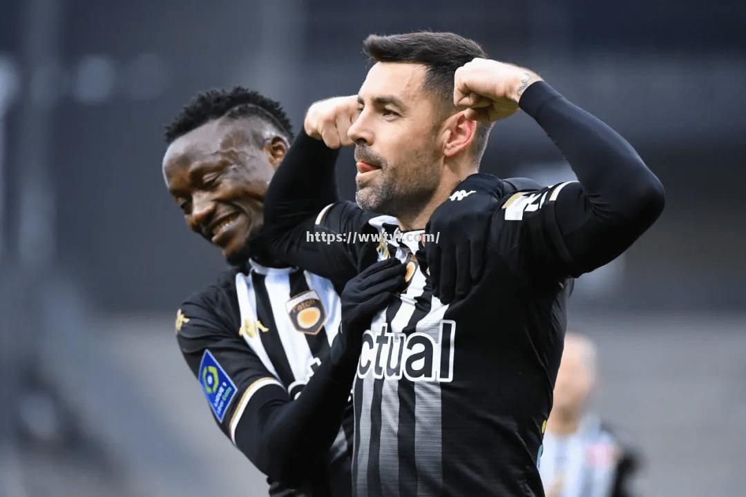 卡昂客场大胜特鲁瓦,队形渐佳连胜在望 卡昂客场大胜特鲁瓦,队形渐佳连胜在望