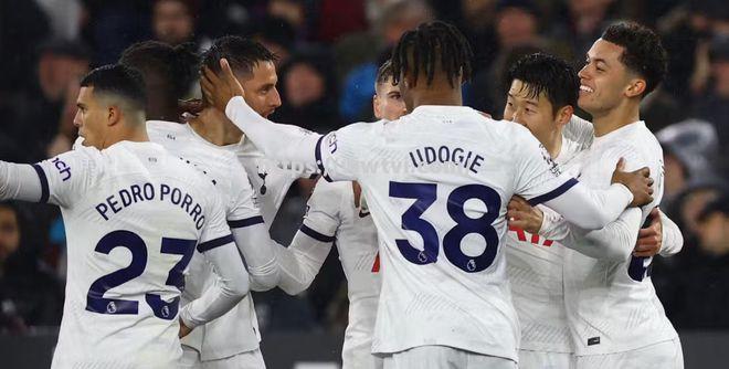 韦伯星逆袭晋级,英超球队表现亮眼 韦伯星逆袭晋级,英超球队表现亮眼