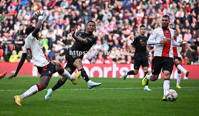 阿森纳后卫连场失误,遭遇连败 阿森纳后卫连场失误,遭遇连败