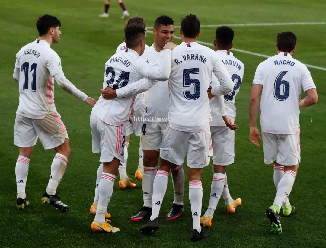 皇家马德里主场大胜巴塞罗那,本泽马梅开二度 皇家马德里主场大胜巴塞罗那,本泽马梅开二度