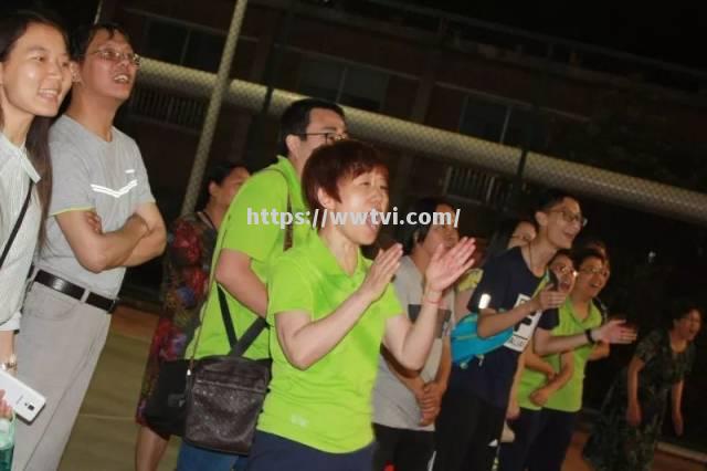 精彩的体育比赛引发观众热情 精彩的体育比赛引发观众热情