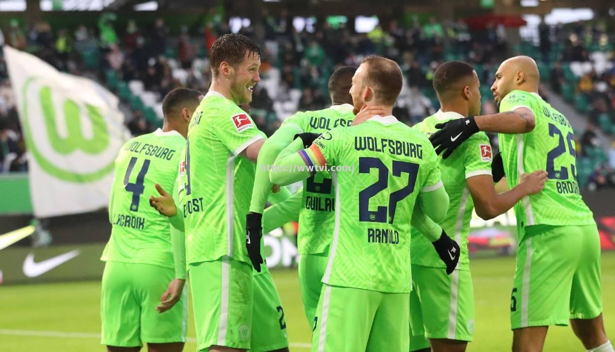 沃尔夫斯堡告捷,重回德甲榜首 沃尔夫斯堡告捷,重回德甲榜首