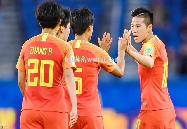 华丽逆袭!球队2:1险胜,晋级淘汰赛 华丽逆袭!球队2:1险胜,晋级淘汰赛