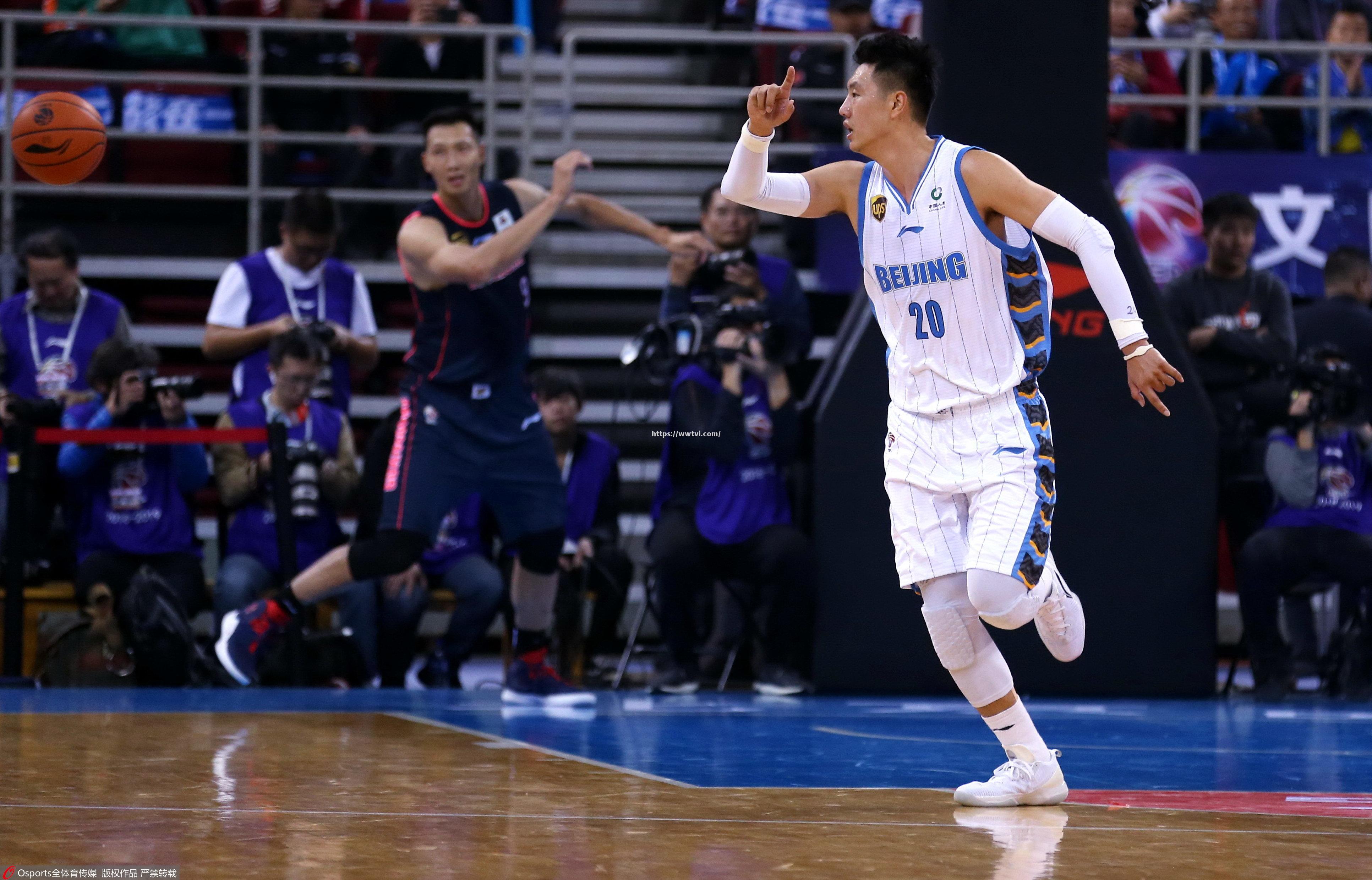 经典对决即将开启,两队强强对话,焦点在谁能赢得胜利? 经典对决即将开启,两队强强对话,焦点在谁能赢得胜利?