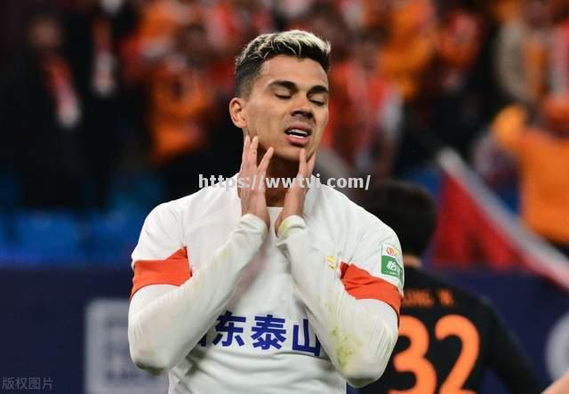 球员职业素养备受瞩目,完美表现引发掌声雷动 球员职业素养备受瞩目,完美表现引发掌声雷动