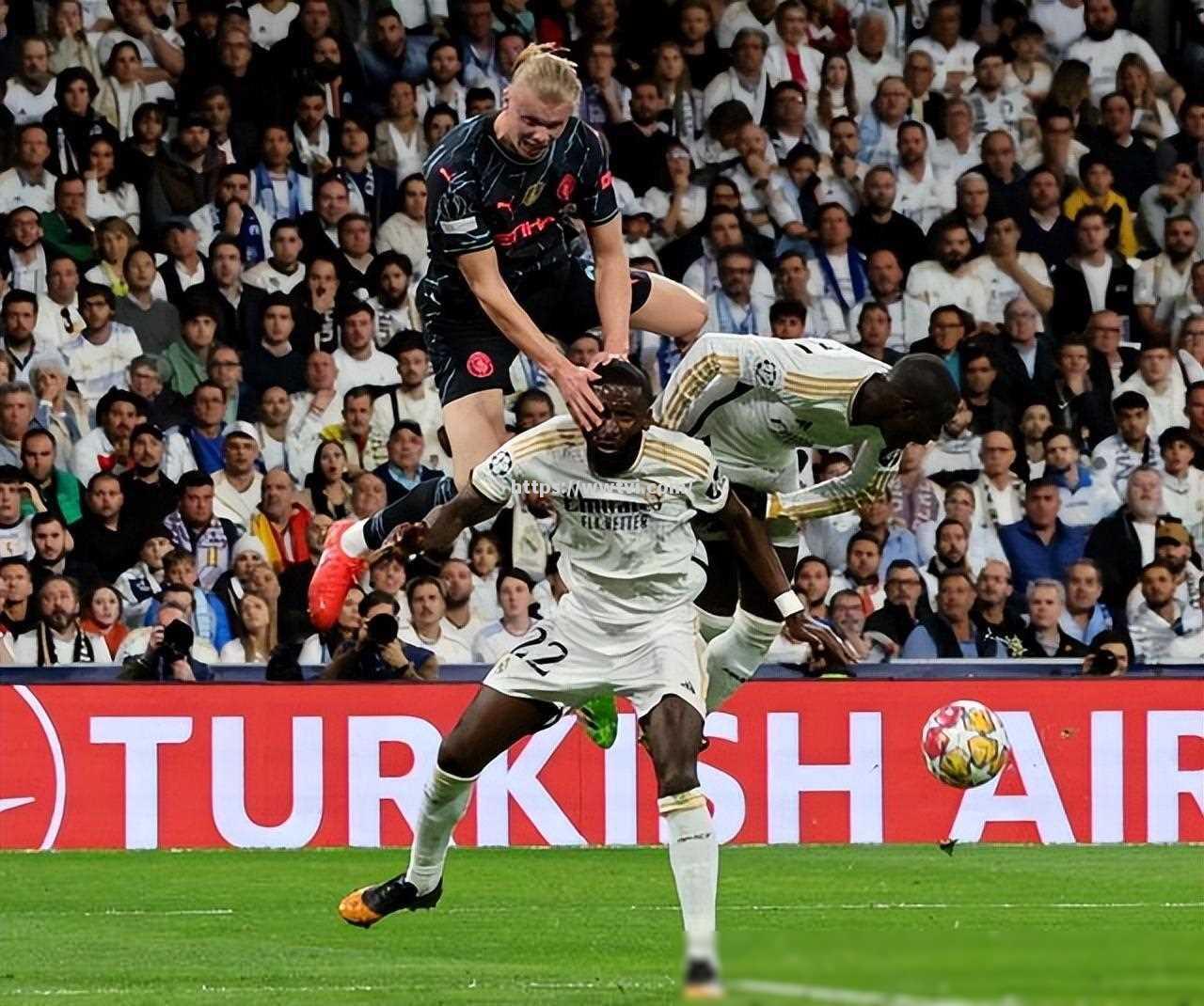 曼城球员休息备战,教练组紧锣密鼓调整战术 曼城球员休息备战,教练组紧锣密鼓调整战术