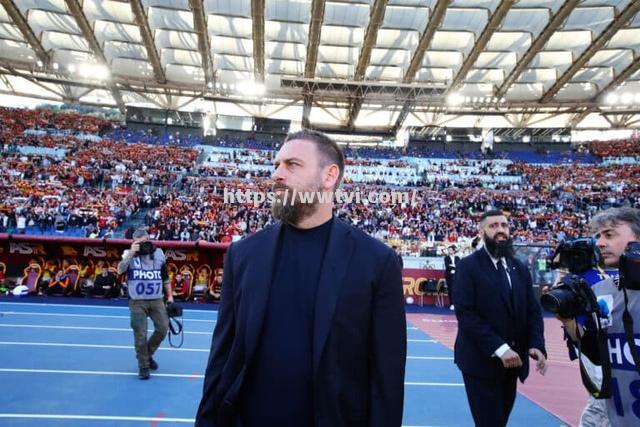 拉齐奥球员接受媒体采访,分享比赛经验 拉齐奥球员接受媒体采访,分享比赛经验