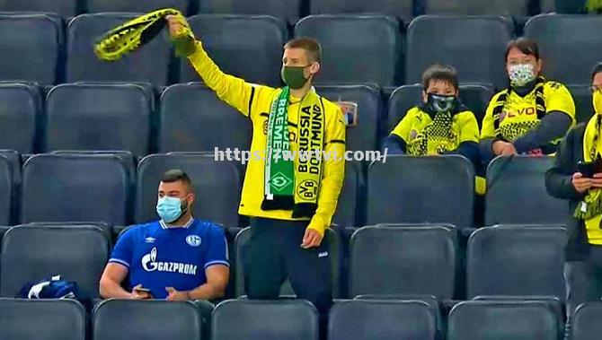 沙尔克04遭遇惨败,球队整体表现不佳 沙尔克04遭遇惨败,球队整体表现不佳