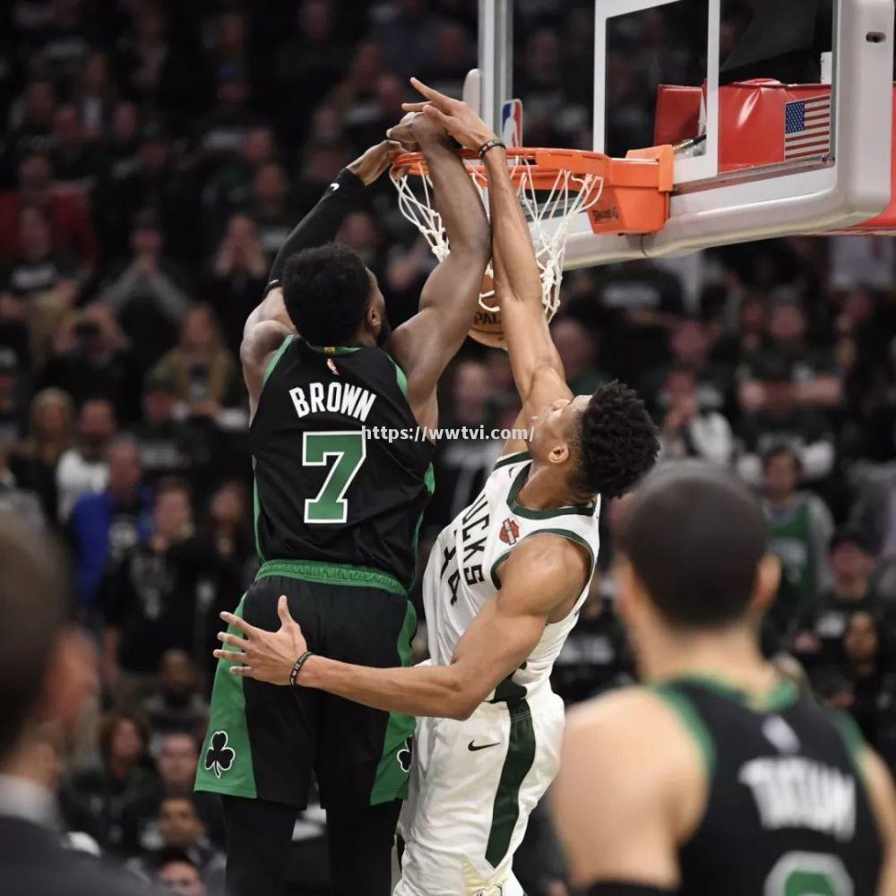 雄鹿取得大胜,姆斯顶尖表现无可挑剔 雄鹿取得大胜,姆斯顶尖表现无可挑剔