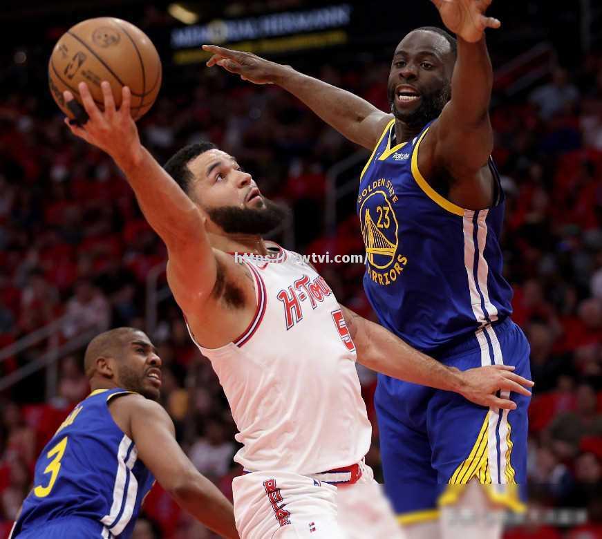 勇士队防守端表现稳定,助球队获胜 勇士队防守端表现稳定,助球队获胜