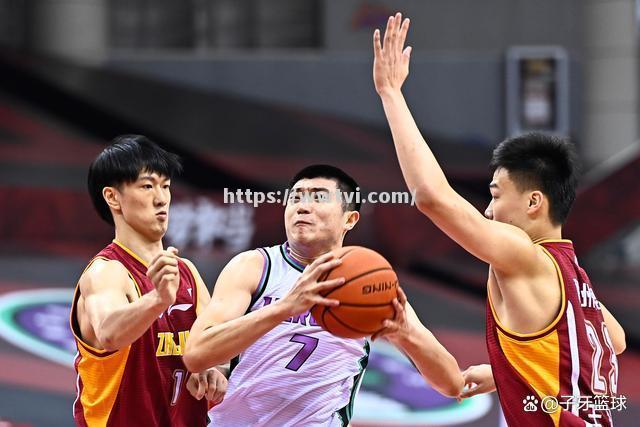 浙江队在激烈对抗中取得胜利 浙江队在激烈对抗中取得胜利