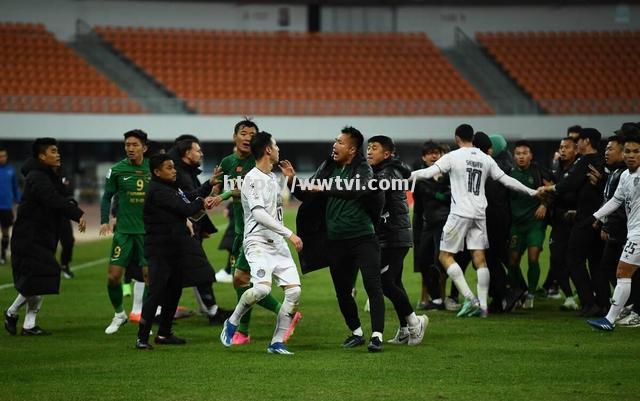 浙江队在激烈对抗中取得胜利 浙江队在激烈对抗中取得胜利