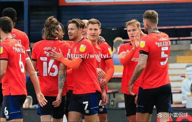 足球聚焦顶级球队之间的对决,赛事激烈 足球聚焦顶级球队之间的对决,赛事激烈